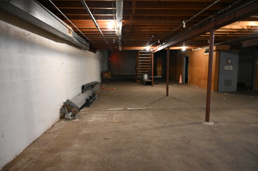 More Photos Of 2300 Claremont Ave, Ashland Storefront For Sale