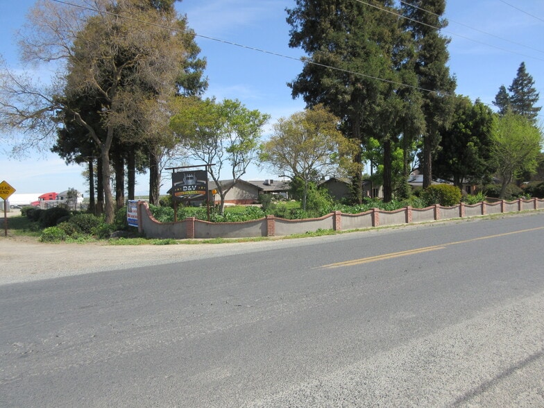 More Photos Of 12652 Prosperity, Tulare Flex For Lease