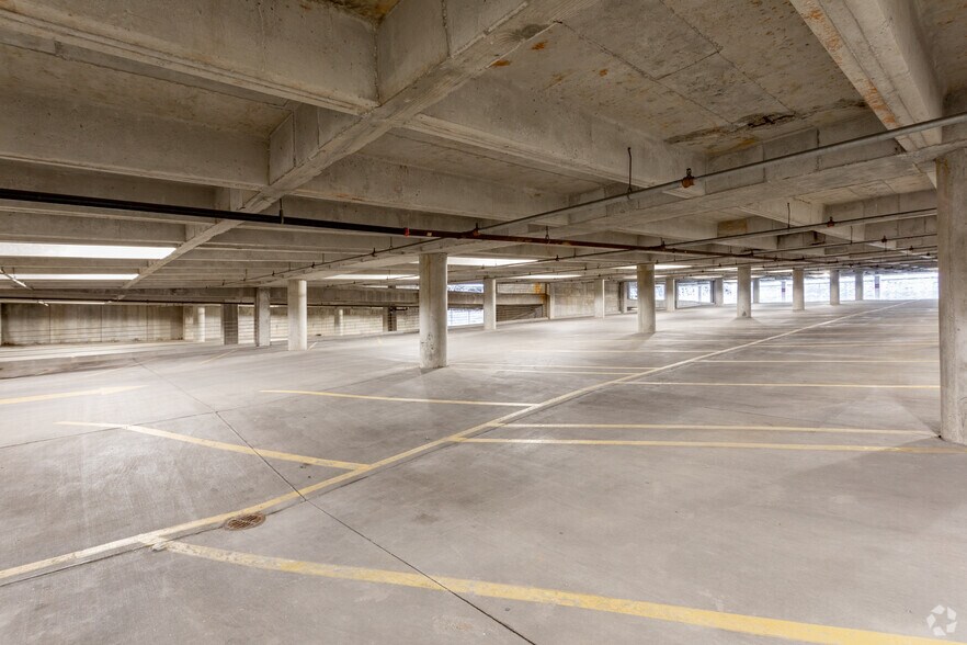 More Photos Of 4717 Grand Ave, Kansas City Office For Lease