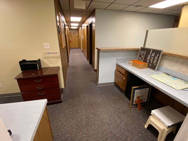 More Photos Of 404 W Rolla Rd, Salem Office For Sale