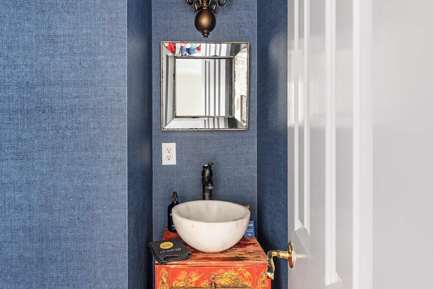 More Photos Of 21 Broad St, Charleston Storefront Retail Residential For Sale