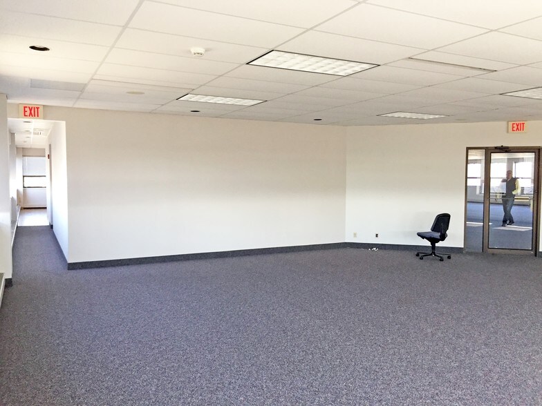 More Photos Of 1100 W Glen Ave, Peoria Office For Lease