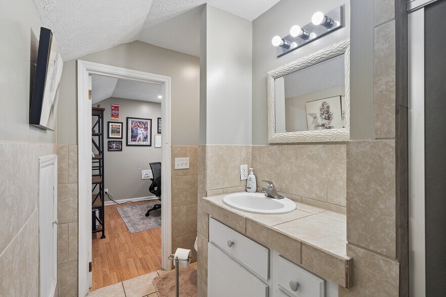 More Photos Of 207 University Ave, Lebanon Office For Sale