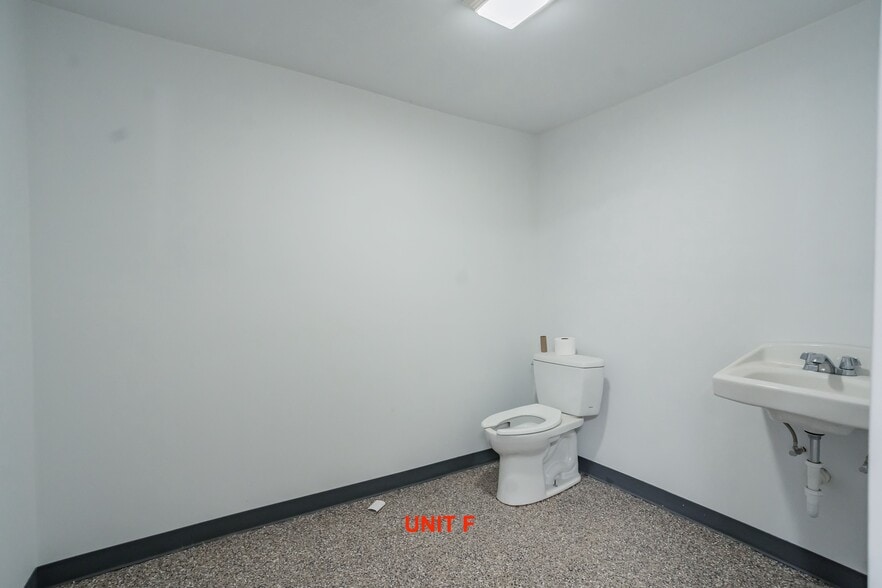 More Photos Of 8758 IN-9, Pendleton Light Manufacturing For Sale