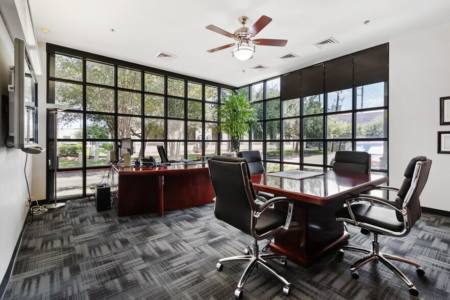 More Photos Of 12511 Emily Ct, Sugar Land Office For Lease