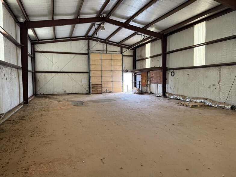 More Photos Of 743 W US Highway 70, Plainview Industrial For Sale
