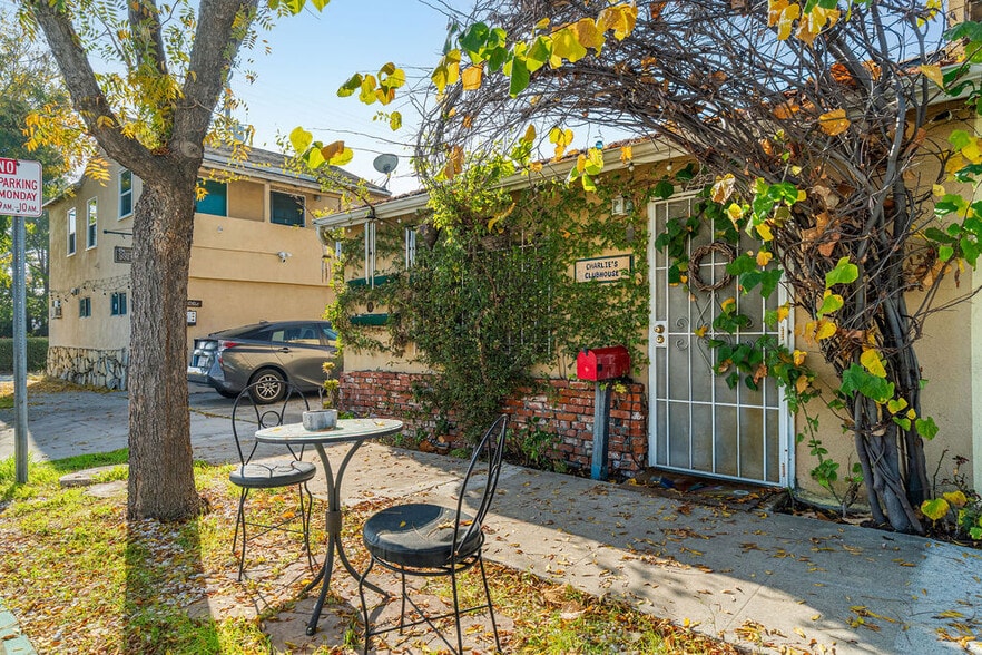 More Photos Of 2200 W Burbank Blvd, Burbank Storefront Retail Office For Sale