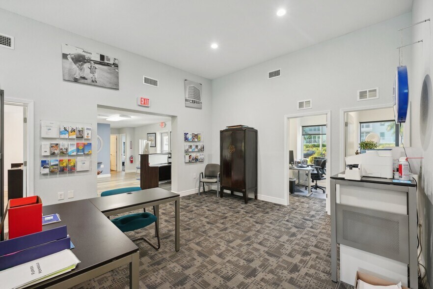More Photos Of 3209 30th Ave S, Saint Petersburg Office For Lease