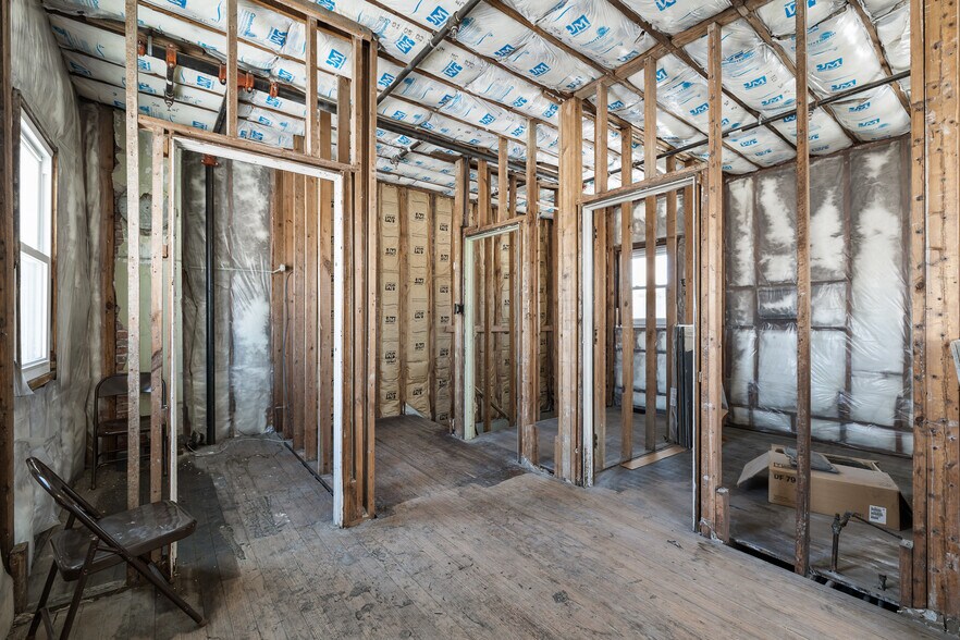 More Photos Of 40 W 4th St, Mansfield Storefront Retail Office For Lease