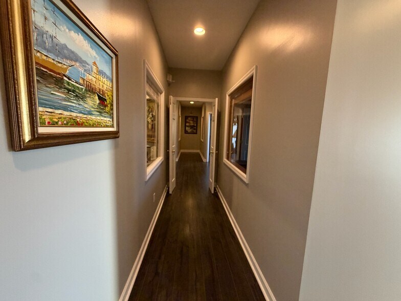 More Photos Of 9 W Broad St, Newnan Medical For Lease