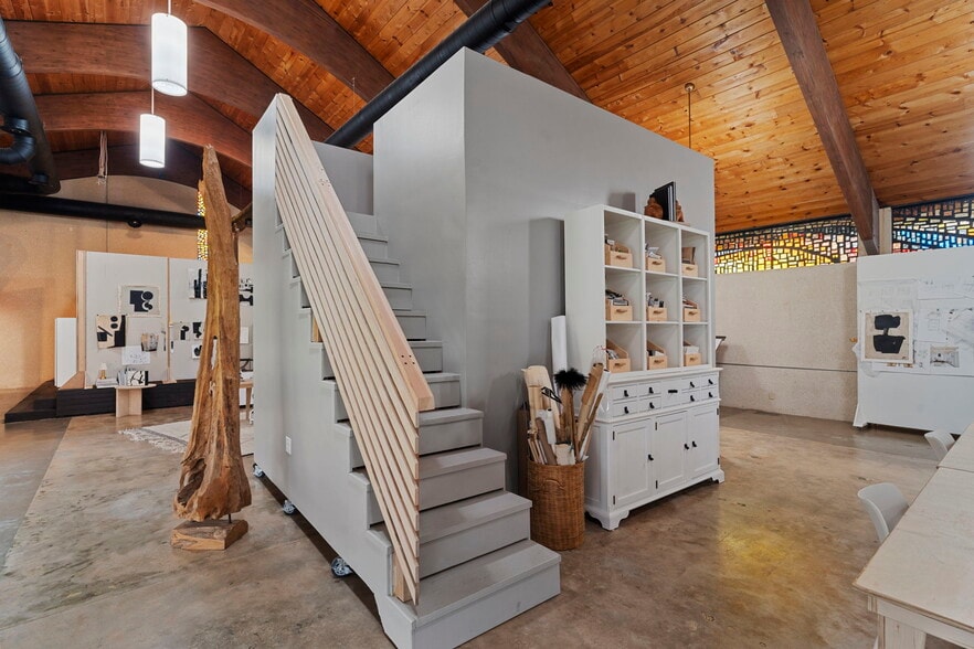 More Photos Of 4720 Avenue O 1/2, Galveston Showroom For Sale