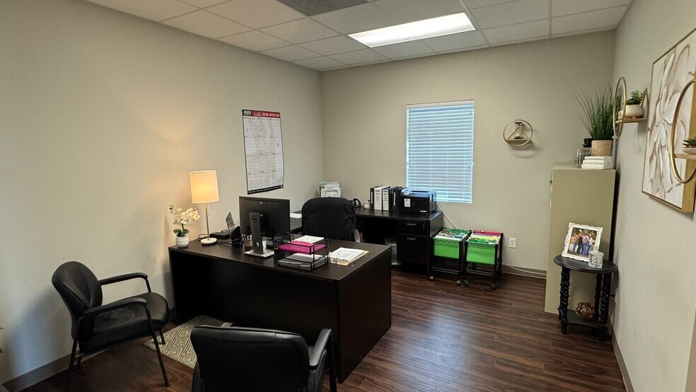 More Photos Of 6327 Thompson Rd, Baytown Truck Terminal For Lease