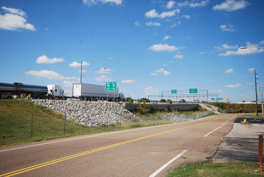 More Photos Of 1932 Highway 45 Byp, Jackson Storefront For Lease
