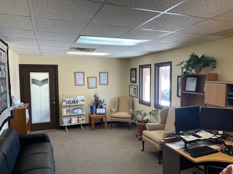 More Photos Of 3186 Pine Tree Rd, Lansing Office For Sale