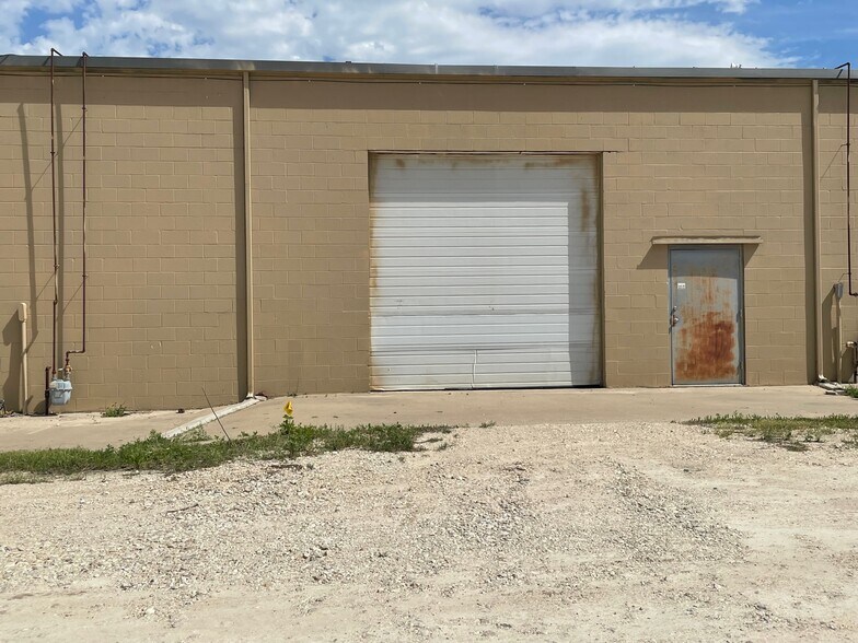 More Photos Of 6534 S US Highway 377, Stephenville Light Manufacturing For Lease