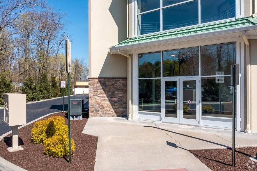 More Photos Of 1145-1147 Route 9, Wappingers Falls Freestanding For Lease