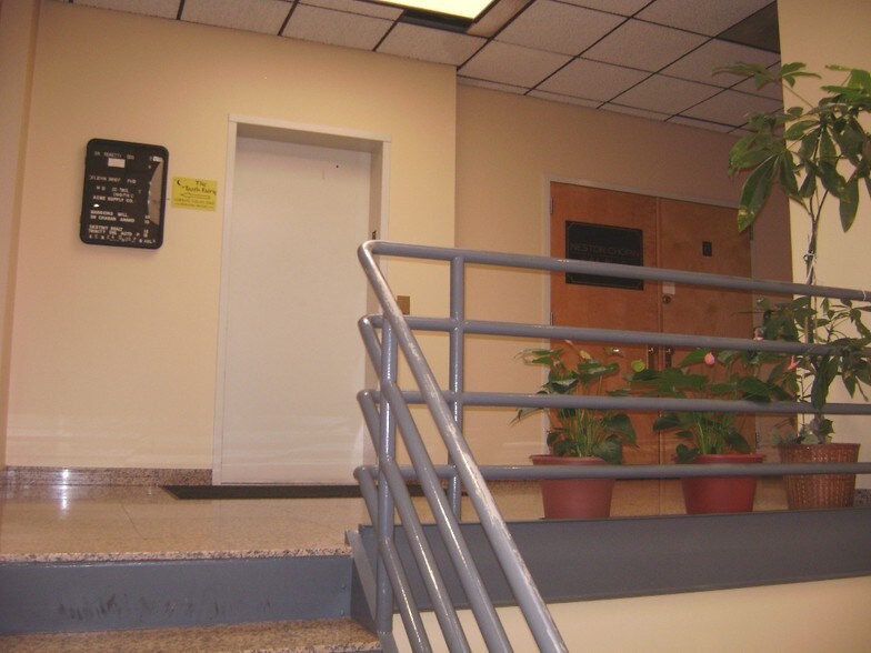 More Photos Of 10 Cedar Swamp Rd, Glen Cove Storefront Retail Office For Lease