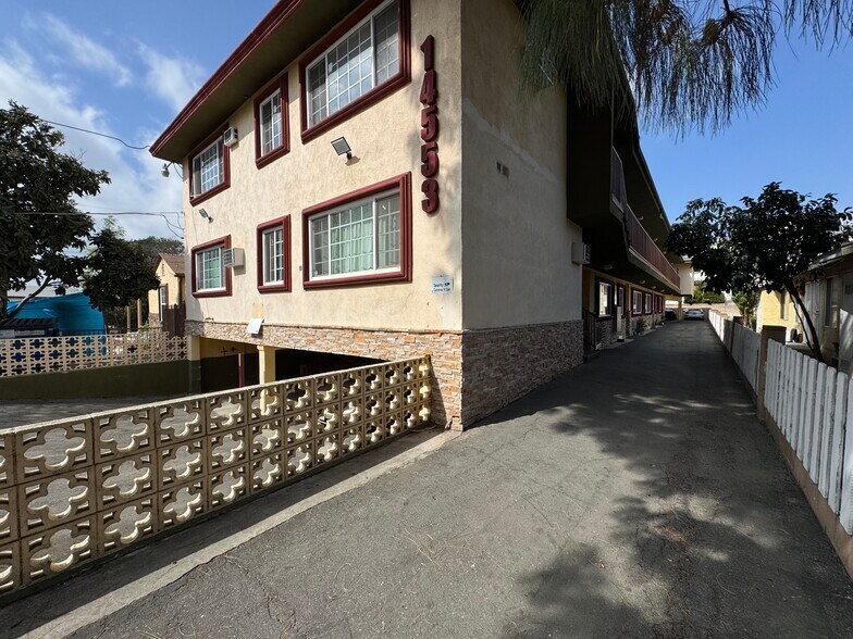 More Photos Of , Van Nuys Multifamily For Sale