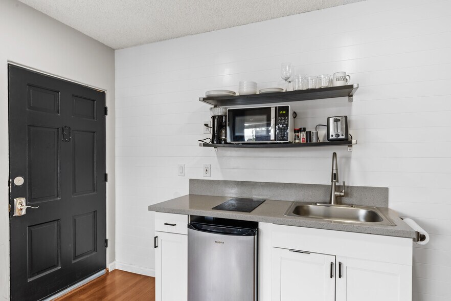 More Photos Of 4837 Castle Ave, San Diego Apartments For Sale