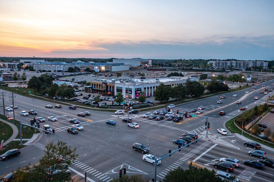 More Photos Of 850-870 N Milwaukee Ave, Vernon Hills Freestanding For Lease