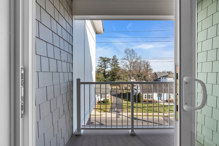More Photos Of 33 Union Ave, Manasquan Apartments For Sale