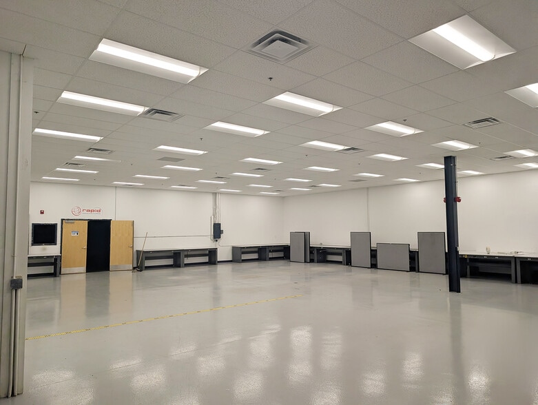 More Photos Of 32 Executive Dr, Hudson Manufacturing For Lease