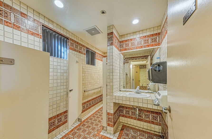 More Photos Of 120 Del Rey Gardens Dr, Del Rey Oaks Office For Sale