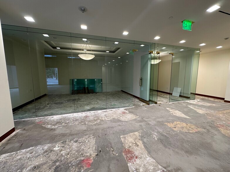 More Photos Of 888 S Figueroa St, Los Angeles Office For Lease