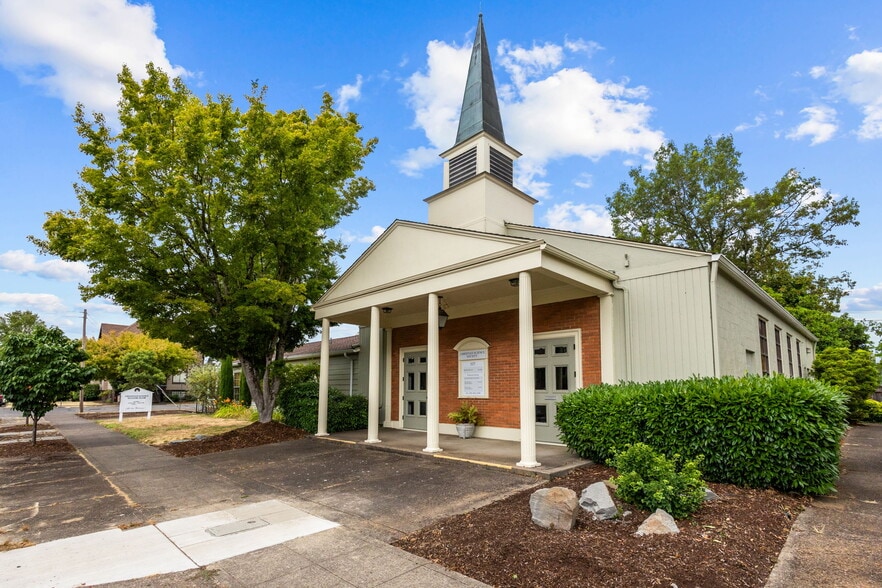 Primary Photo Of 537 7th Ave SW, Albany Religious Facility For Sale