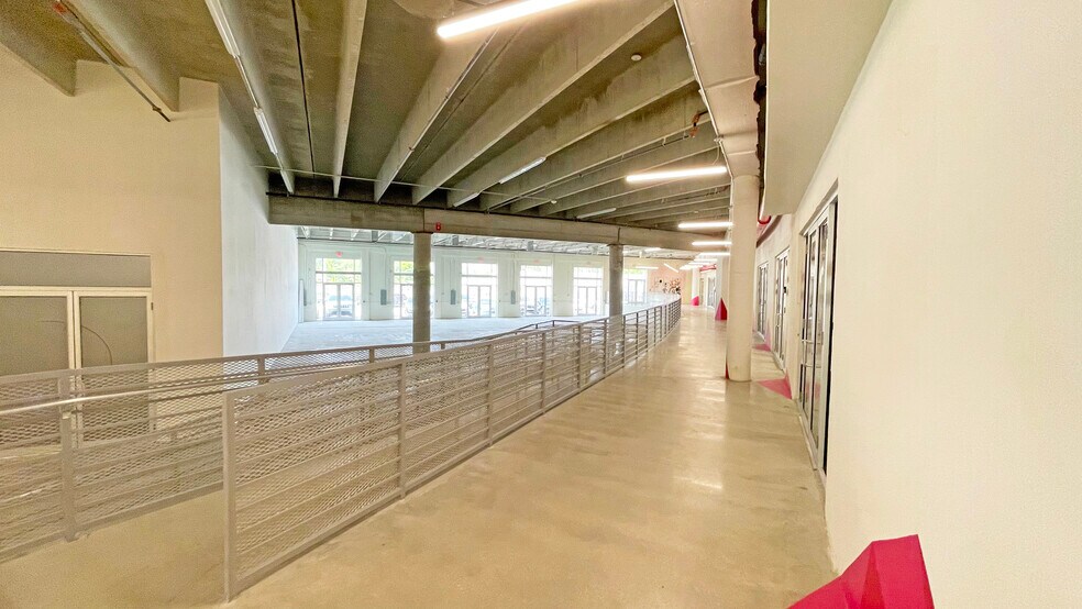 More Photos Of 370 NE 75th St, Miami Showroom For Lease