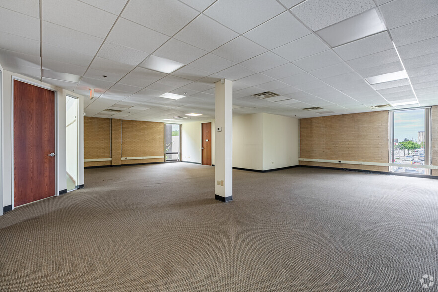 More Photos Of 17926 S Halsted St, Homewood Office For Sale