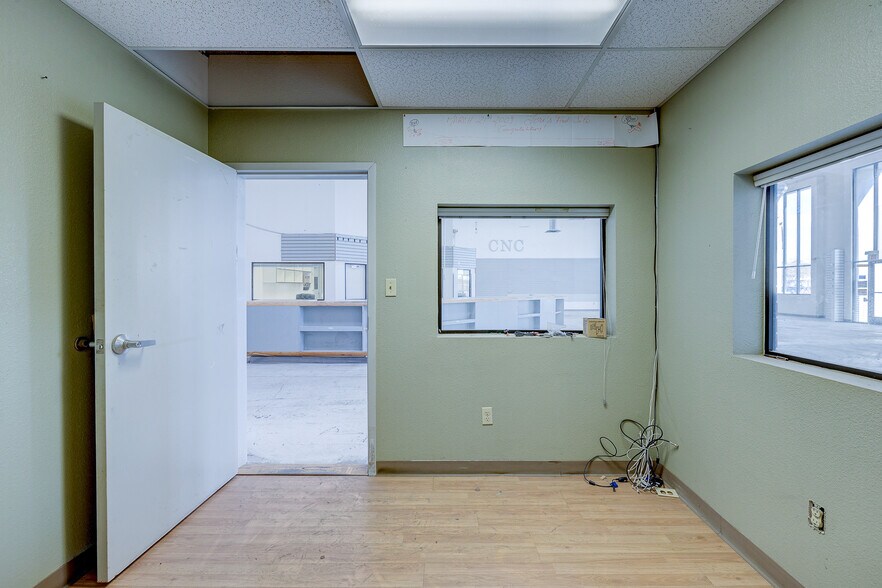 More Photos Of 5461 Arville St, Las Vegas Warehouse For Lease