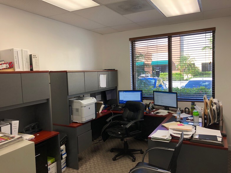 More Photos Of 3700-3718 SW 30th Ave, Fort Lauderdale Warehouse For Sale