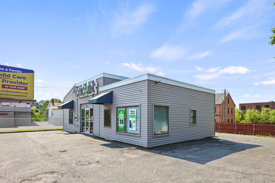 Primary Photo Of 376 Tyler St, Pittsfield Auto Repair For Sale