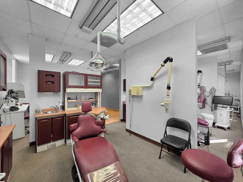 More Photos Of 6429 Fairmont Pky, Pasadena Office For Sale