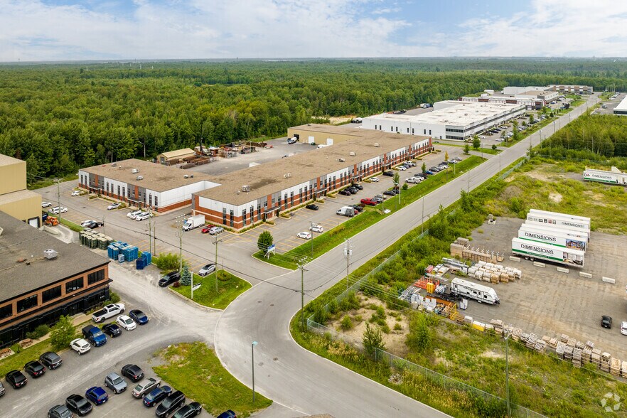 More Photos Of 925-973 Rue Des Forges, Terrebonne Warehouse For Lease