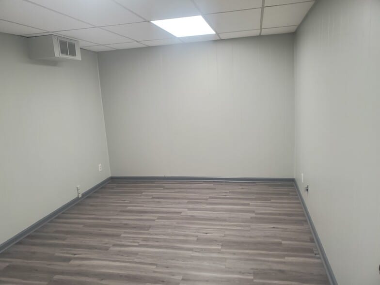 More Photos Of 6117 N College Ave, Indianapolis Medical For Lease