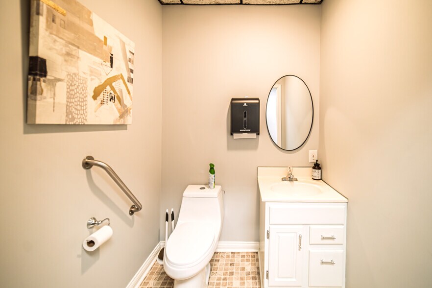 More Photos Of 3140 Parisa Dr, Paducah Office For Sale