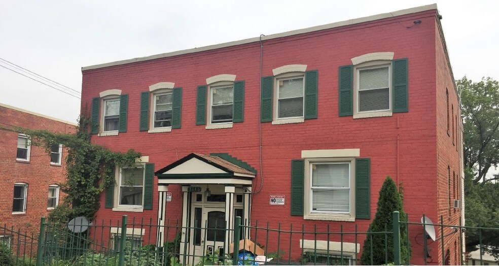 Primary Photo Of 3146 Buena Vista Ter SE, Washington Apartments For Sale