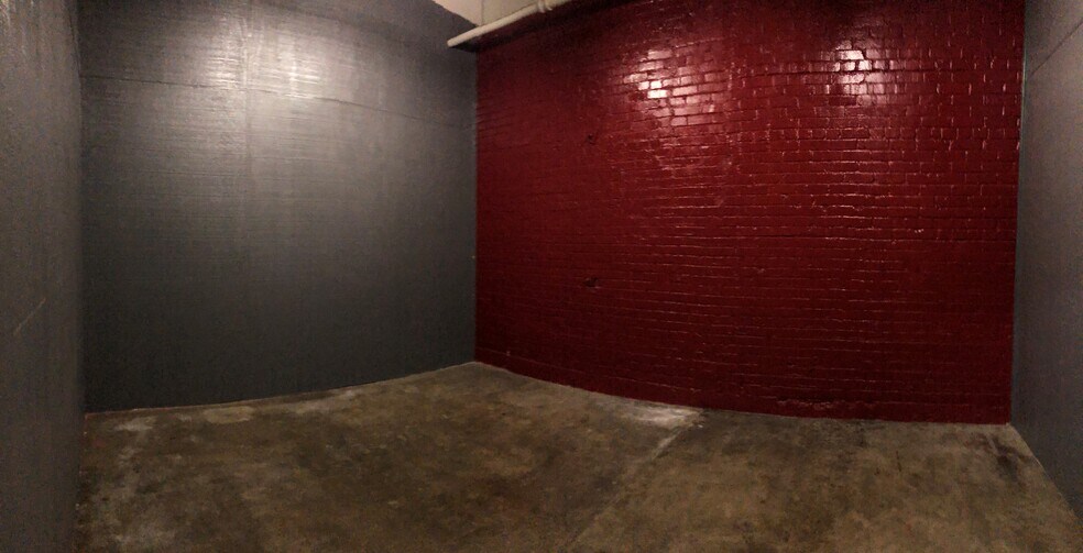 More Photos Of 2107 Livingston St, Oakland Warehouse For Lease