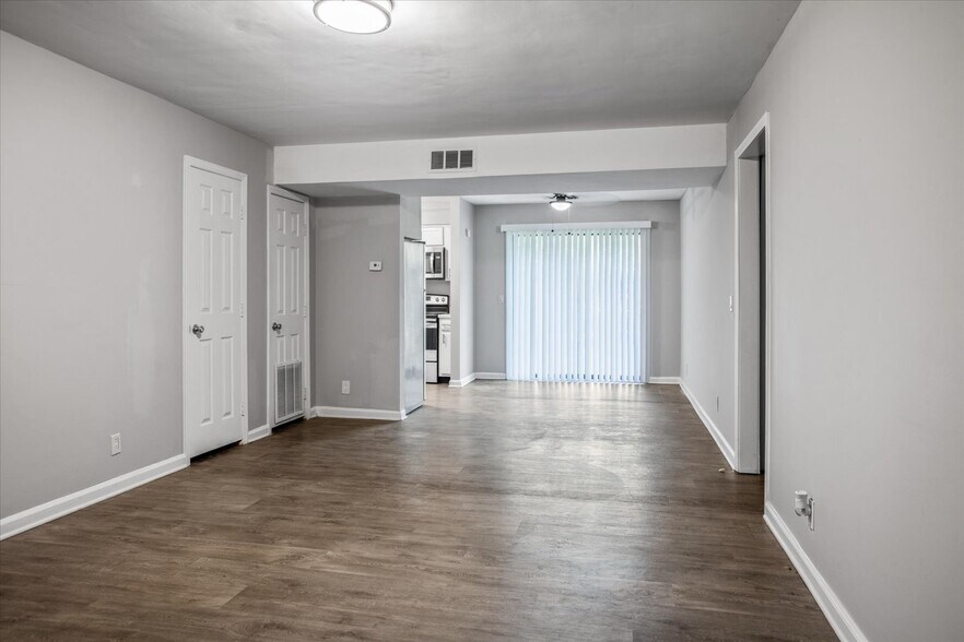 More Photos Of 126 Walton Ferry Rd, Hendersonville Apartments For Sale