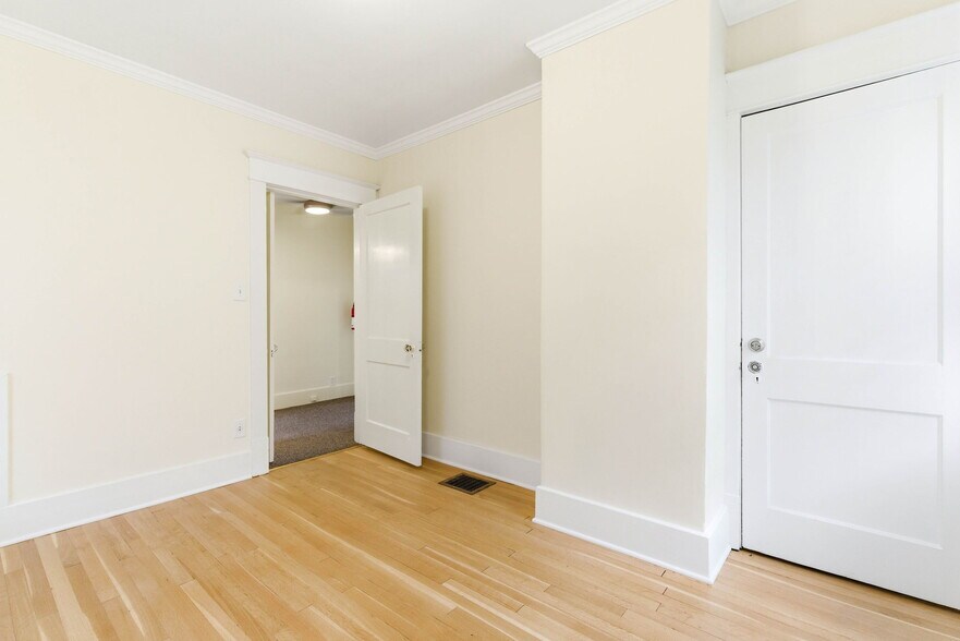 More Photos Of 3208 College Dr, Louisville Office For Sale
