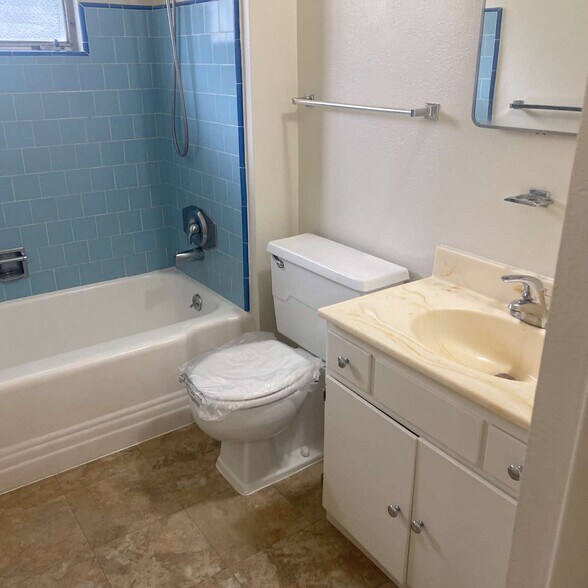 More Photos Of 1913-1919 W Mendocino Ave, Stockton Apartments For Sale