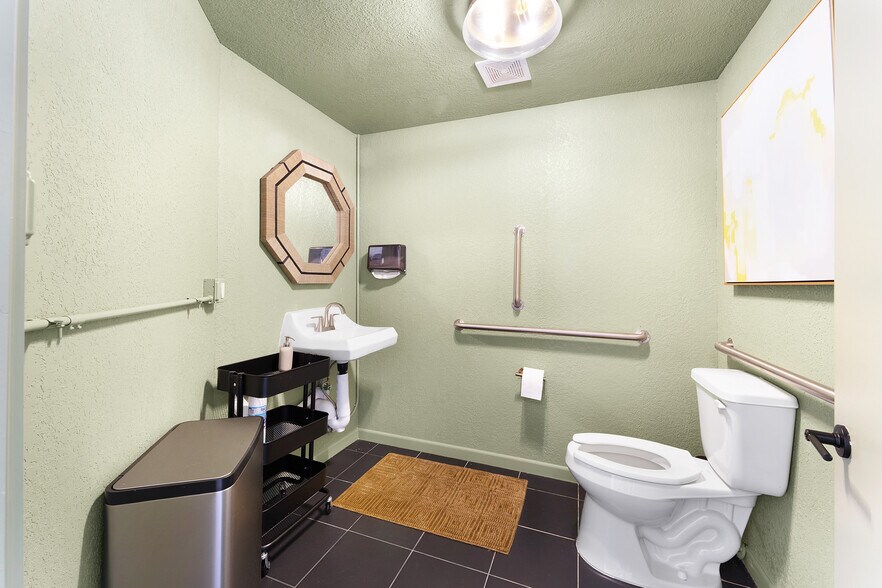 More Photos Of 110-112 S Bois D'arc St, Forney Storefront Retail Office For Sale