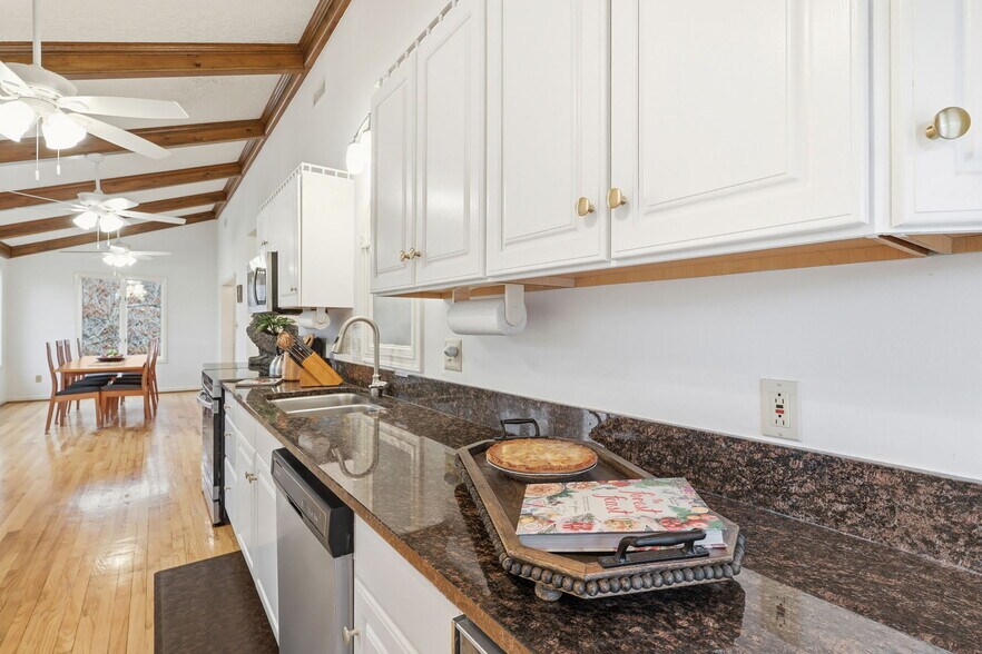 More Photos Of 1644 Broadstone Rd, Banner Elk General Retail For Sale