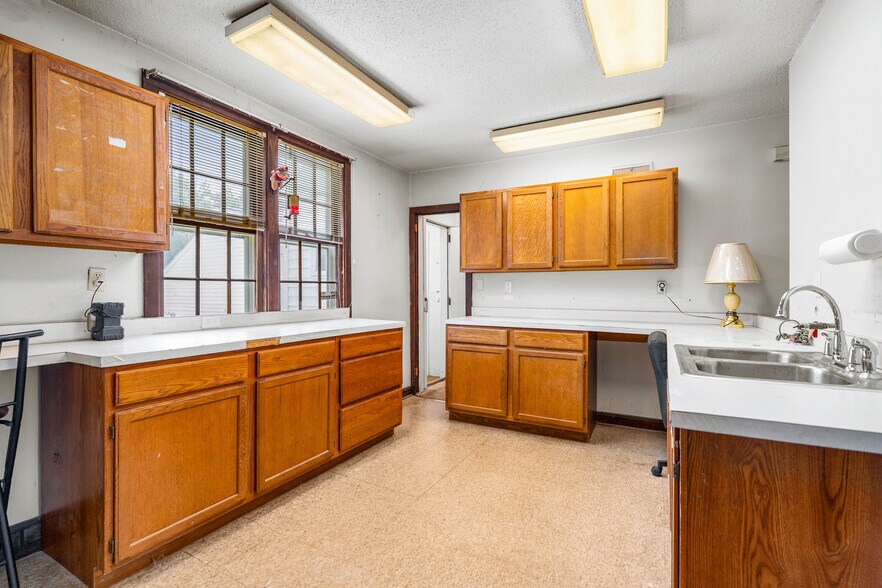 More Photos Of 401 E Pulaski Hwy, Elkton Medical For Sale