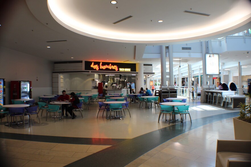 More Photos Of 49 W Maryland St, Indianapolis General Retail For Lease