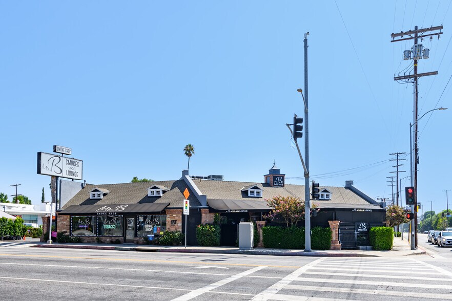 More Photos Of 6000 Woodman Ave, Van Nuys General Retail For Sale