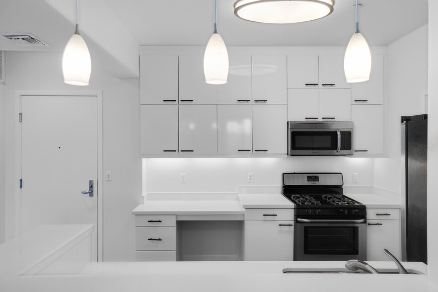More Photos Of 525 Santa Monica Blvd, Santa Monica Apartments For Sale
