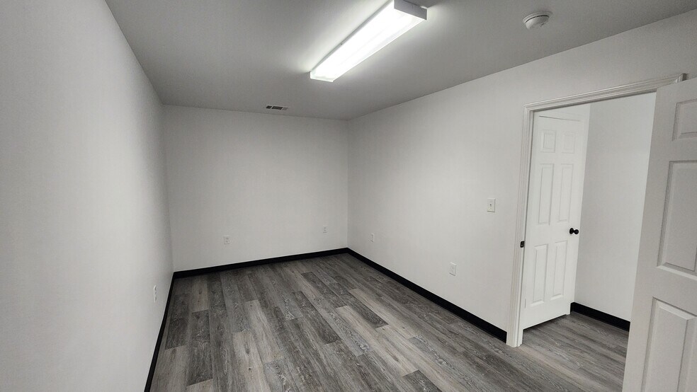 More Photos Of 720 Good Hope St, Norco Industrial For Lease